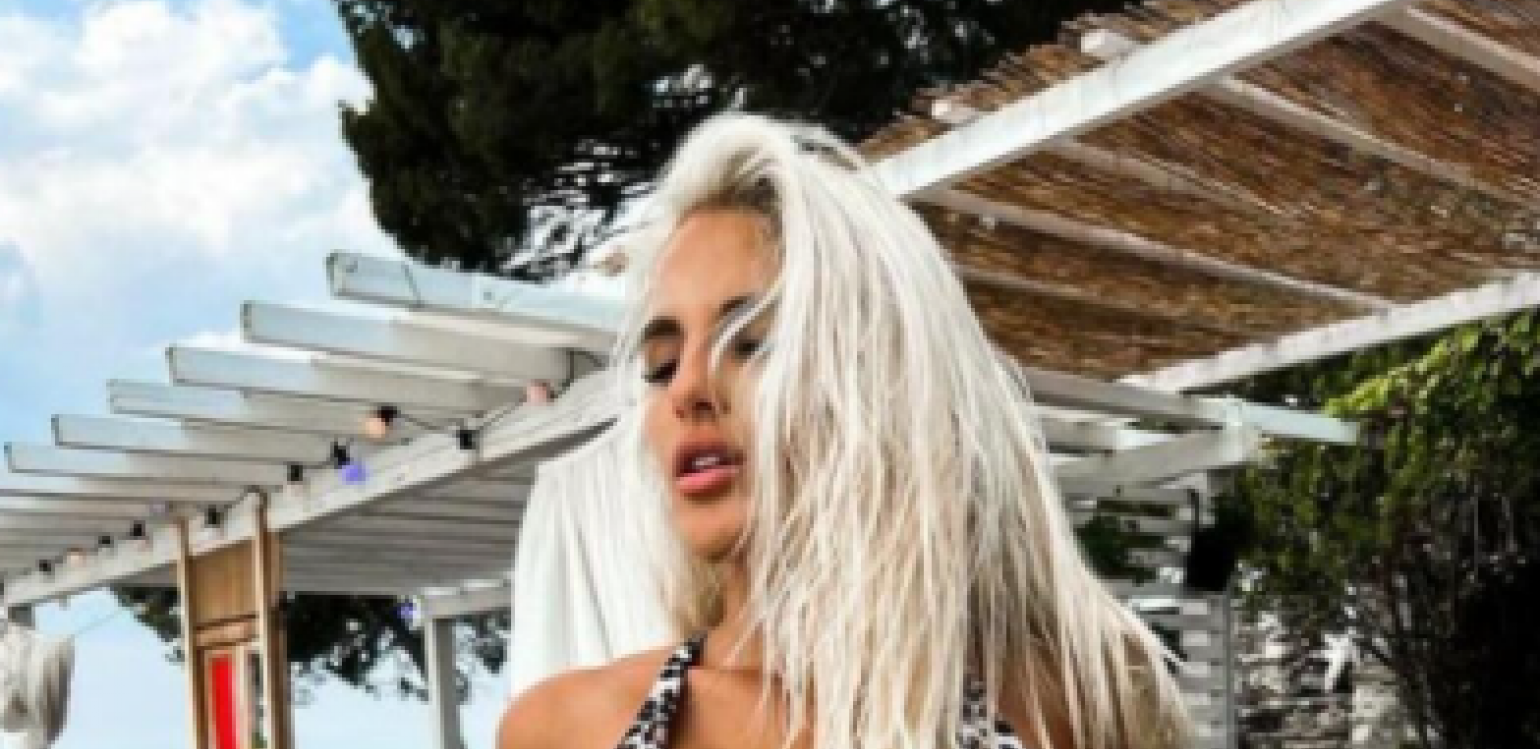 LUDO I VESELO! Sara Reljić mota stotke oko mikrofona, isplivale fotke sa proslave, lete pare (FOTO)