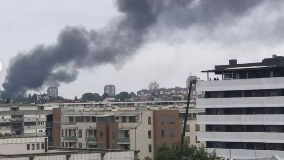 KULJA CRNI DIM U ŽARKOVU Izbio požar u stambenoj zgradi, vatrogasci na terenu