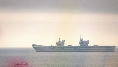 NATO PONOS OSTAO DA PLUTA! Nosač aviona stoji nasred okeana, ronioci pronašli veliki kvar!