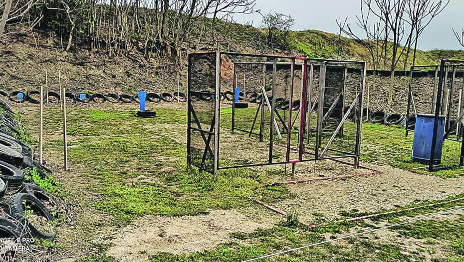 SASLUŠAN VLASNIK STRELJANE! Negira da su Kosta i njegov otac vežbali gađanje kod njega!