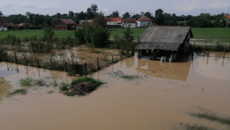 POPLAVA U ČAČKU PRESEKLA MOST NA POLA Pogledajte kakav haos je napravila nemilosrdna Čemernica, sanacija u toku (FOTO)