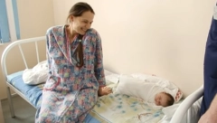 RODILA JE BEBU KAKVA SE RAĐA JEDNOM U 625 MILIONA SLUČAJEVA Nikada nije išla kod lekara a onda je usledio pravi šok i borba (VIDEO)
