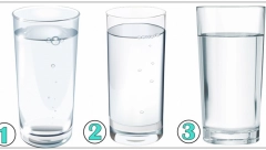 TRI ČAŠE SA VODOM DELUJU ISTO ALI NISU Ona koju prvu pogledate otkriva da li će se ispuniti vaša očekivanja