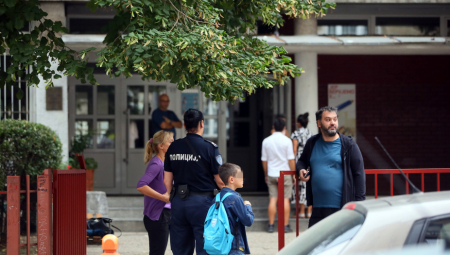 DIREKTOR I RAZREDNI MOĆI ĆE DA PRETRESAJU TORBE UČENIKA OŠ „Drinka Pavlović“ donela rigorozne mere za sprečavanje nasilja i tragedija