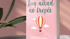 Bestseler Njujork tajmsa „Bog nikad ne trepće“ u prodaji: Pedeset lekcija za teške životne trenutke