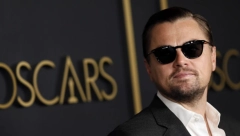 LEONARDO IMA NOVU DEVOJKU Manekenka je, jedva da je punoletna i ljudi se pitaju da li glumac treba da se leči