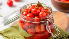 OVO JE NAJTRAŽENIJI RECEPT ZA ZIMNICU Čeri paradajz u turšiji oduševio domaćice u Srbiji