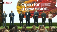 VUČIĆ PREZADOVOLJAN SAJMOM VINA "Vino se pije tamo gde se napreduje!" (VIDEO)