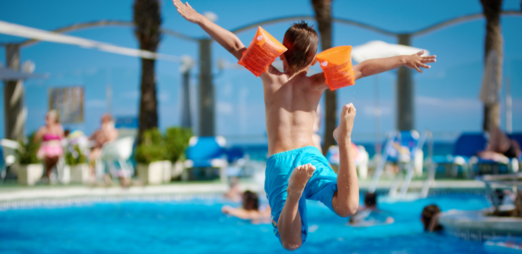 NIKAKO NE HODAJTE BOSI NA BAZENU Infekcija koja hara je jako bolna i dugo se leči