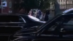 PUTIN ZAUSTAVIO KOLONU I IZAŠAO PRED NAROD Postavio je građanima samo jedno pitanje (VIDEO)