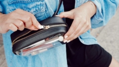 MAJA NAŠLA NOVČANIK PUN PARA BLIZU KUĆE Prešla je 15 kilometara da gra vrati, a onda je zazvonio telefon!