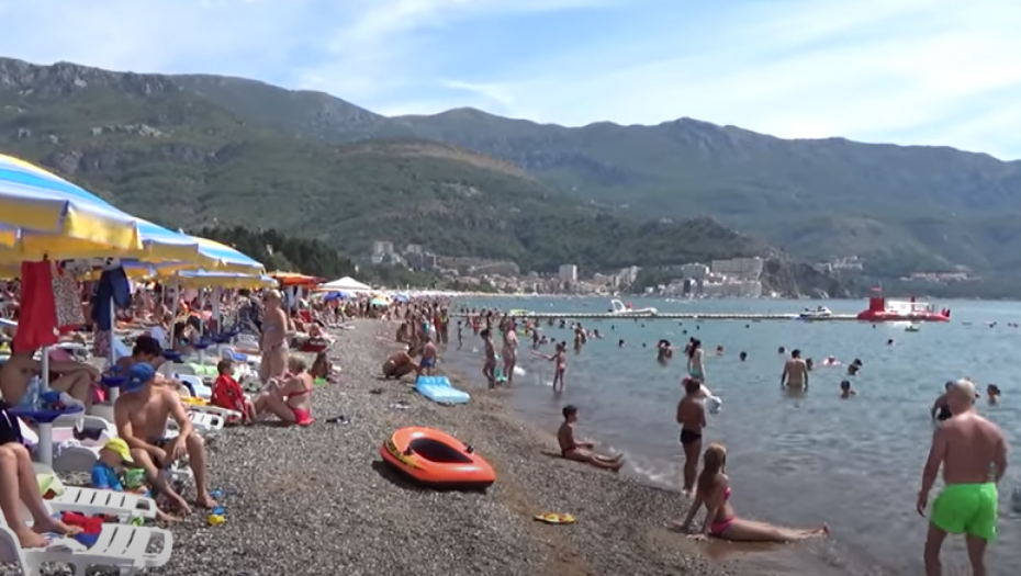 BRAĆA CRNOGORCI I OVOG LETA DOMINIRAJU Fotografija "roze goluba" obišla mreže, a zbog natpisa svi se smeju