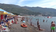 BRAĆA CRNOGORCI I OVOG LETA DOMINIRAJU Fotografija "roze goluba" obišla mreže, a zbog natpisa svi se smeju