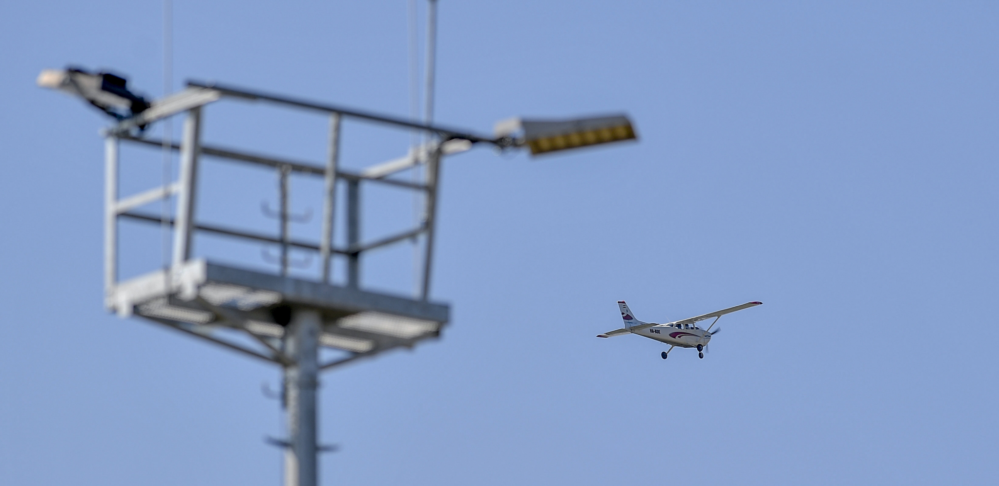 "SVUDA SU ME PRATILI" Milijarder prodao avion, a razlog je neverovatan!