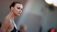 IRINA ŠAJK NEDOLJIVA U HALJINI KOJA JE HIT SEZONE, A U SRBIJI SE RASPRODALA: Odabrali smo modele od 2.600 dinara, a možete ih stalno nositi