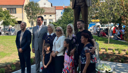 PO CELOJ KUĆI SU SLIKE KOJE SEĆAJU NA NJEGA Goca Šaulić ogolila dušu, pa priznala da je tuga i dalje prisutna u njihovom domu