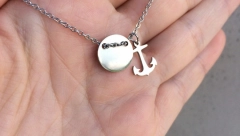 ZAŠTO JE DOBRO IMATI SIDRO NA NAKITU Privezak na lančiću ili narukvici ima moć da privlači čarobne stvari