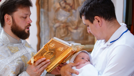 SRBIN OTKRIO ZAŠTO NEĆE DA KRSTI SINA, PA IZAZVAO BES ,,Ako treba da se odrekne satane, neka to uradi sam, neću popove i mantije!''