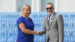 NASTAVLJA SE PODRŠKA ZDRAVSTVU Kompanija NIS donirala vodu "Jazak" bolnici u Batajnici