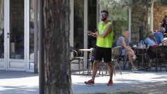 EKSKLUZIVNO ALO! PAPARACO UHVATIO VODITELJA Ova navika promenila je život Darka Tanasijevića (VIDEO)