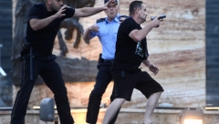 RAMA POSLAO SPECIJALCE U AMBASADU! Duge cevi, maske i šlemovi, drama u Tirani!
