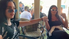 BUDUĆA ZADRUGARKA PRIZNALA VEZU SA DEVOJKOM Došla i njena majka da je podrži pred karantin, a otkrila je i gde su se upoznale (VIDEO)