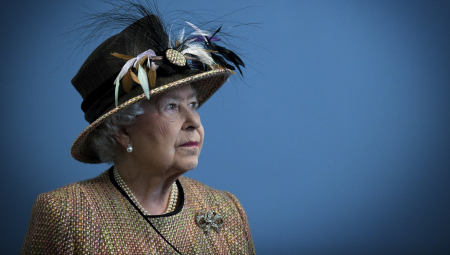 TUŽNE VESTI STIŽU IZ BRITANIJE, UMRLA JE KRALJICA ELIZABETA: Sa punih 96 godina izgledala je negovano, a ovo su njene intimne fotografije iz mladosti