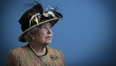 TUŽNE VESTI STIŽU IZ BRITANIJE, UMRLA JE KRALJICA ELIZABETA: Sa punih 96 godina izgledala je negovano, a ovo su njene intimne fotografije iz mladosti