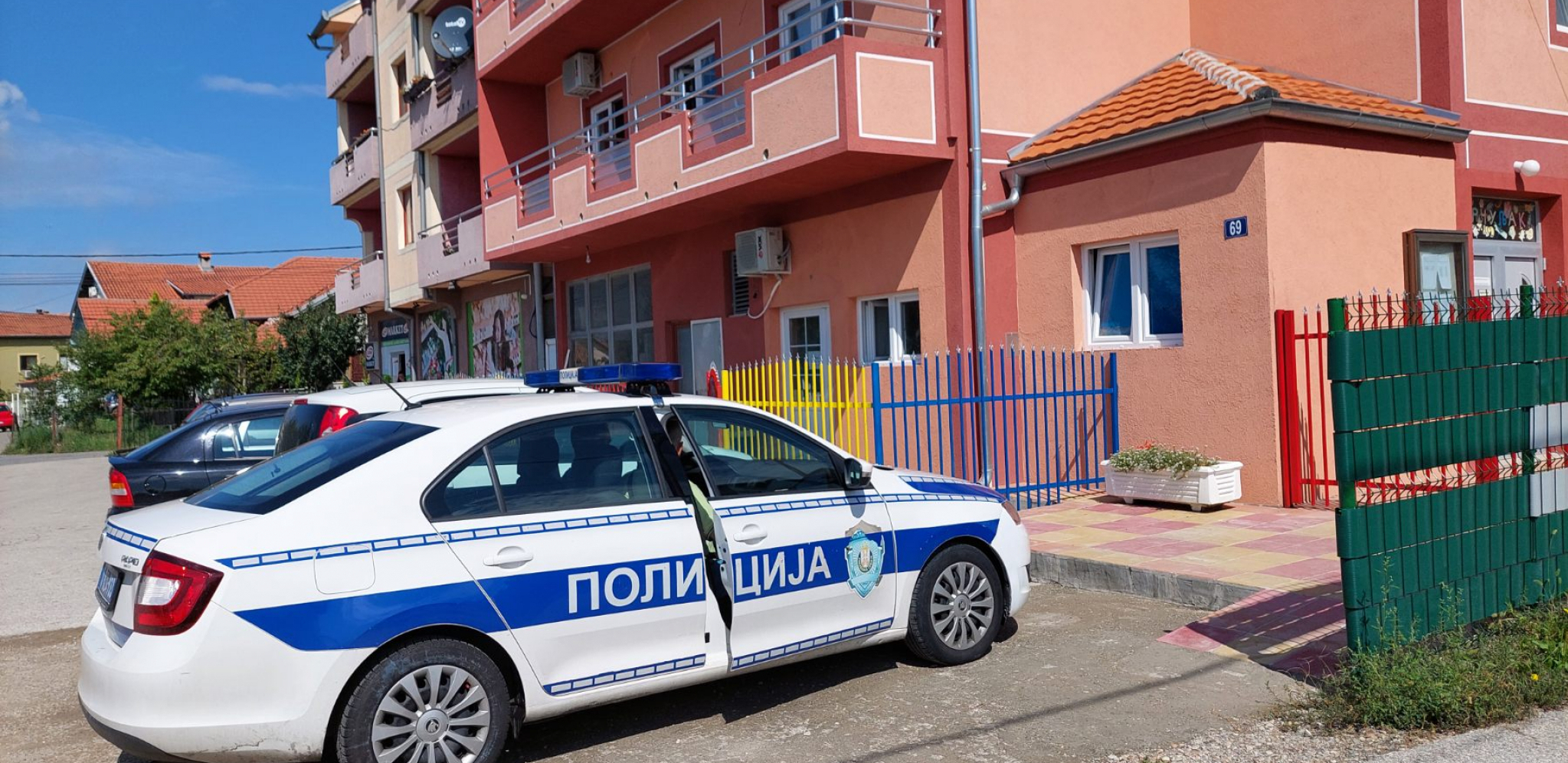 OVO JE PROZOR SA KOG JE PALA BEBA Svaki propust vaspitača biće najstrože kažnjen! (FOTO/VIDEO)