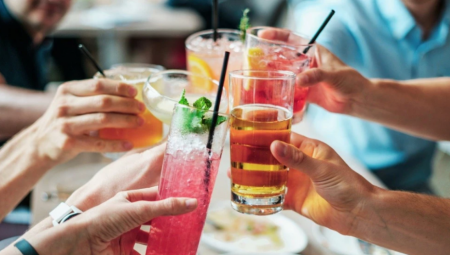 LUKS VILA NA DEDINJU, CENOVNIK ZA ORGIJANJE SA 70 LJUDI Evo kako izgledaju SVINGERSKE žurke u Beogradu - jedna stvar je ZABRANJENA