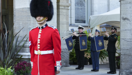 NESTALO ZLATO IZ AVIONA! Policija češlja aerodrom u Torontu!