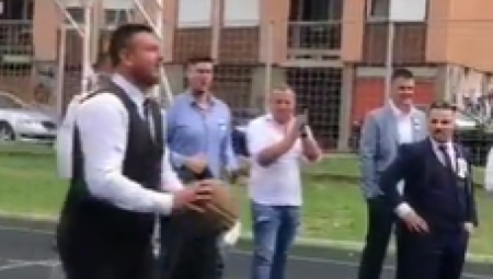 OVO SE MOŽE VIDETI SAMO U SRBIJI Mladoženja došao po mladu, pa umesto da puca u jabuku, morao da pogodi trojku (VIDEO)