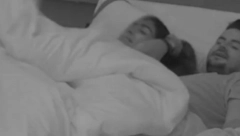 PAO PRVI SE*S U ZADRUZI 6 Skinuo se Lil Boks, a ona se zavukla ispod jorgana, nisu mogli da se kontrolišu (VIDEO+18)