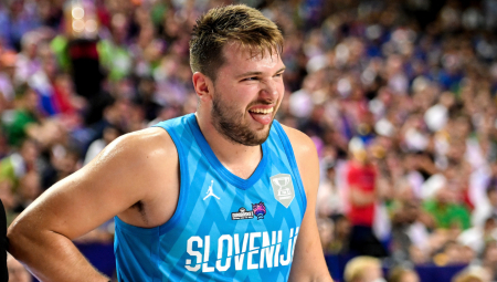 DONČIĆEVA MAGIJA NEDOVOLJNA ZA POBEDU PROTIV GRČKE Slovenac pravio šou i bacao protivnike na parket, nestvarni potezi NBA zvezde (VIDEO)
