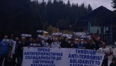 GRAĐANI NA PRELAZU KULA NA KOSOVU Došli su iz Podgorice, zahtevaju zaustavljanje terora nad Srbima na KiM (FOTO)