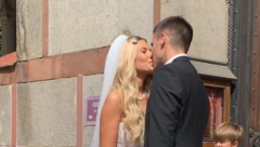 PRVI PLES NA VENČANJU ĐORĐA ĐOKOVIĆA Mlada i mladoženja zablistali u belom, a na slavlju im peva čuveni pevač (FOTO)