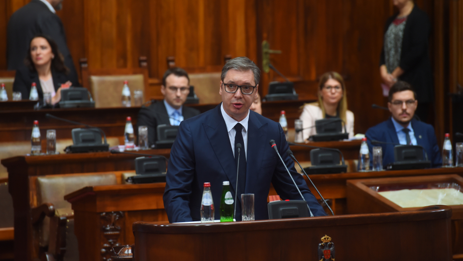 POSEBNA SEDNICA NARODNE SKUPŠTINE O KiM Vučić:  Što podržavate one koji ulaze sa 400 automatskih pušaka? (FOTO/VIDEO)