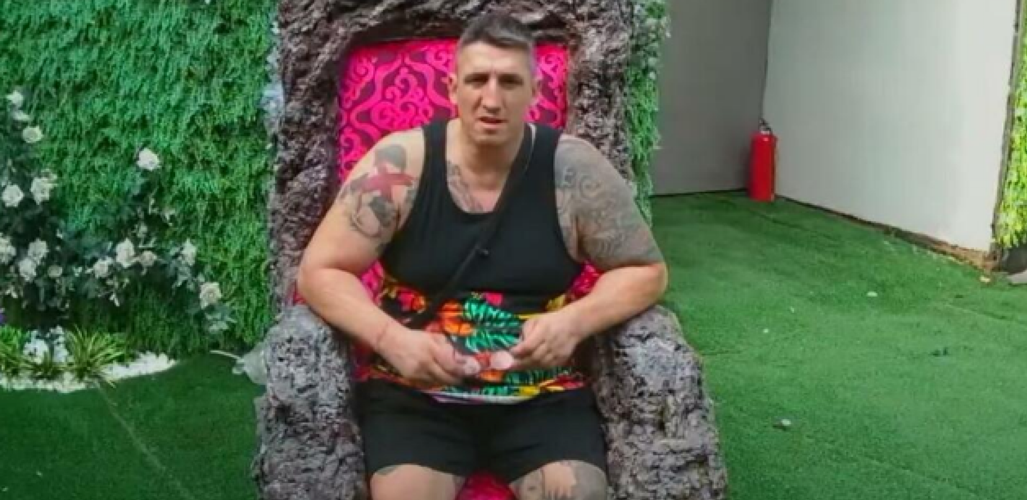 SPASAO SAM TOMU ZDRAVKOVIĆA OD MALTRETIRANJA Evo kako je Kristijan Golubović branio muzičku legendu
