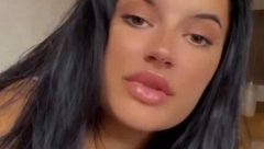VODITELJ PINKA ŠOKIRAO SVE U STUDIJU! Pročitao intimno pitanje, pevačica izustila samo ovo: Roditelji su mi tu, ne želim da odgovorim!