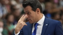 POMRAČENJE UMA Itudis potpuno izgubio kontrolu, pa oterao igrača u svlačionicu (VIDEO)