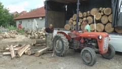 NA OVOM MESTU KUBIK DRVA JE 5000 DINARA Uz ovu caku do ogreva možete doći znatno jeftinije