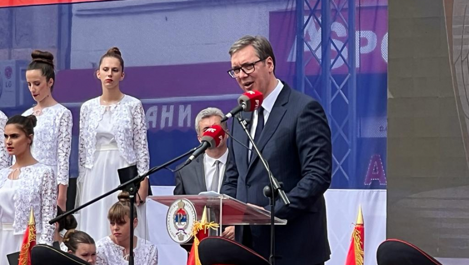 VUČIĆ POSLAO MOĆNU PORUKU IZ BIJELJINE: Hoće da nam uzmu zemlju i po širini i po dužini, a mi ni pedlja nećemo dati!