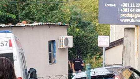 UDARNO! PRVE FOTOGRAFIJE TALAČKE KRIZE Otmičar uhapšen, policija opkolila radnju! (FOTO)