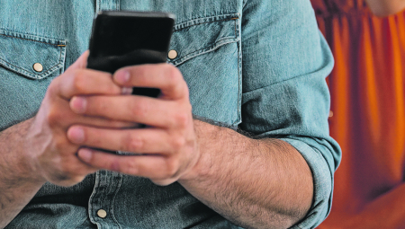 DETALJI UŽASA U GERONTOLOŠKOM CENTRU U ZEMUNU Izudarao cimera mobilnim telefonom na smrt!