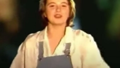 PREPOZNAJETE LI PEVAČICU SA FOTOGRAFIJE? Napustila je estradu , dramatično se ugojila, a sada izgleda kao "bomba"  i ljudi ne mogu da veruju da se radi o istoj osobi