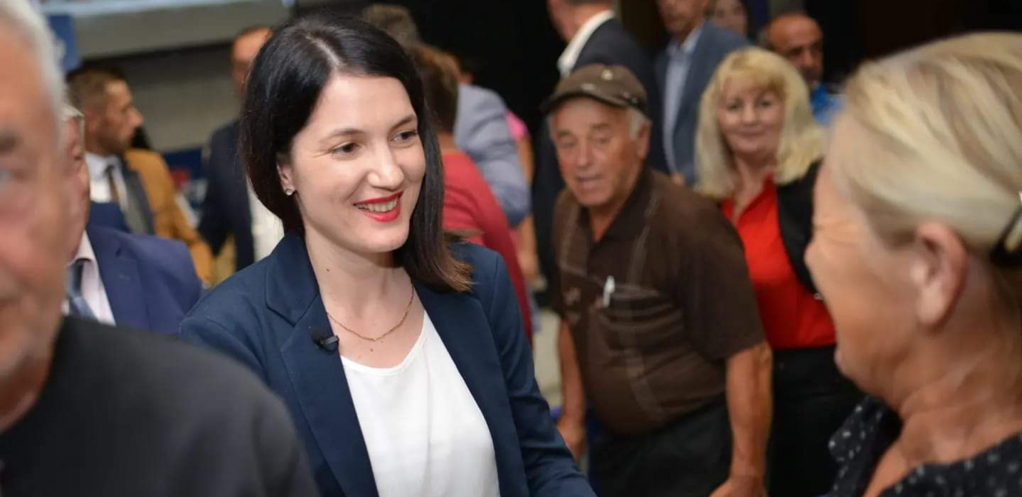 JELENA TRIVIĆ PROGLASILA POBEDU! Iz štaba PDP slavlje se seli na Trg Krajine (VIDEO)