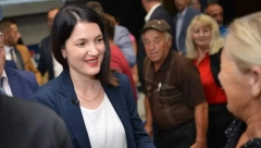 JELENA TRIVIĆ PROGLASILA POBEDU! Iz štaba PDP slavlje se seli na Trg Krajine (VIDEO)