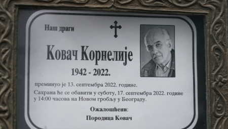 SAHRANA KORNELIJA KOVAČA Ćerke potpuno slomljene od bola, pojavila se i Kristina, puštena ova numera Zdravka Čolića (FOTO)