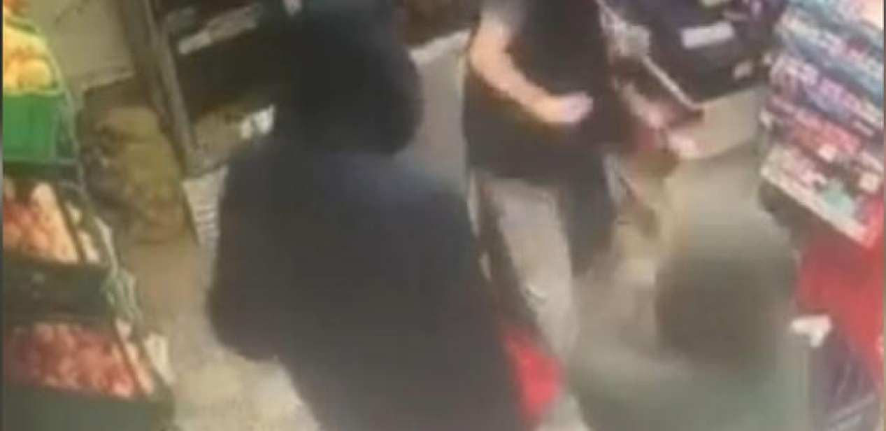 SMOTANI PLJAČKAŠI Uleteli sa bejzbolkom u prodavnicu, radnik ih savladao i pozvao policiju!