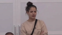 TOTALNO SE SLOMILA Aleksandra ne može da se smiri, suza suzu stiže